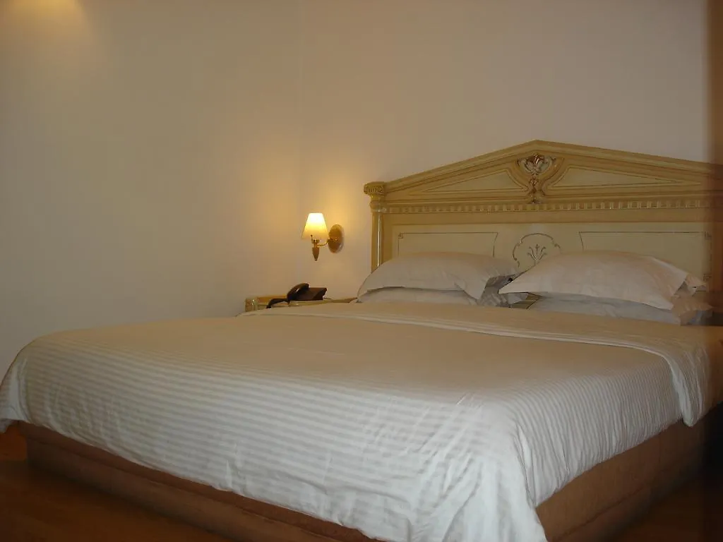 J'S Inn New Delhi Hotel